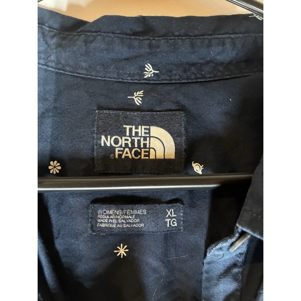 The North Face Women's Collared Cotton Pullover Shirt Large Rugby Navy Floral XL - Picture 3 of 7